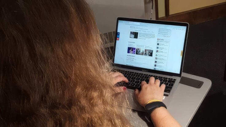 A female student accesses electronic resources on a laptop